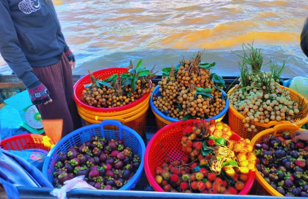 Seasonal fruits selling at the Cai Rang Floating Market